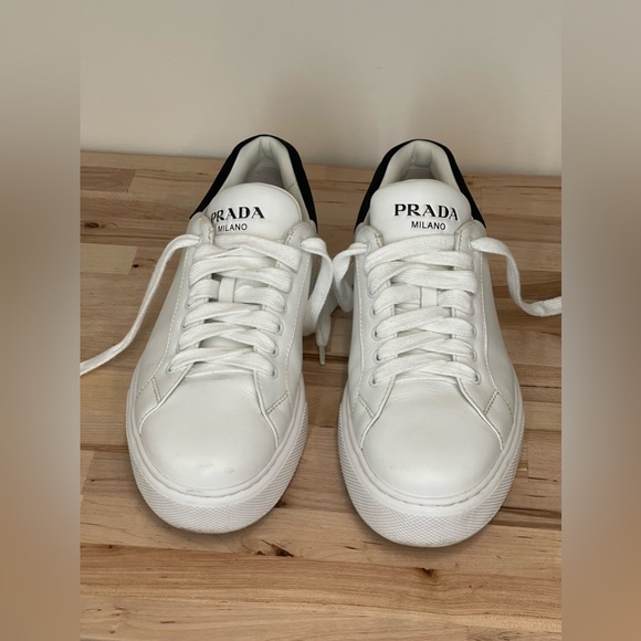 Prada 9/10 - Picture 2 of 6